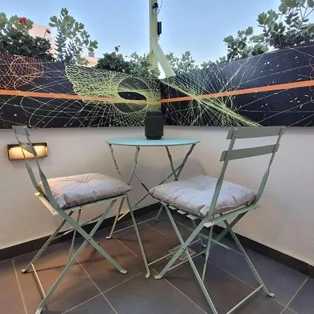 Modern - 50 M From Sea - Free Wi-fi - Super Cool - Terrace - Fully Air-conditioned Apartment St. Paul's Bay